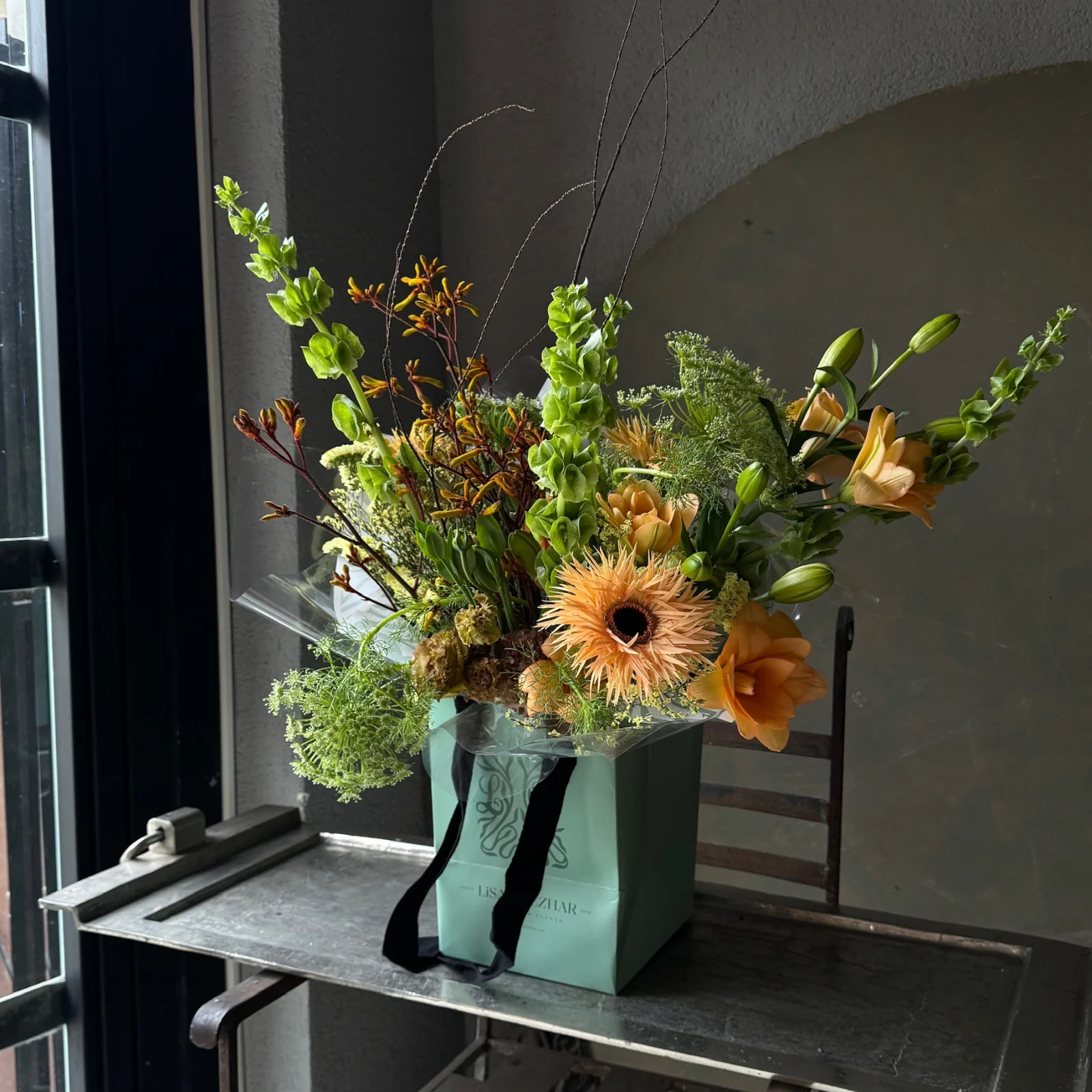 Verdant Ochre | Somon Lilyum & Yeşilin Kontrastı - görsel 1