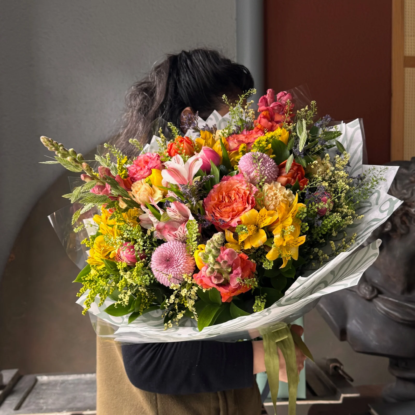 Vermeil Bloom Medium | Renkli Çiçek Buketi — the Seasonal Edit | Bu Mevsimin Hikayesi koleksiyonu No.6 — Lisan-ı Ezhar