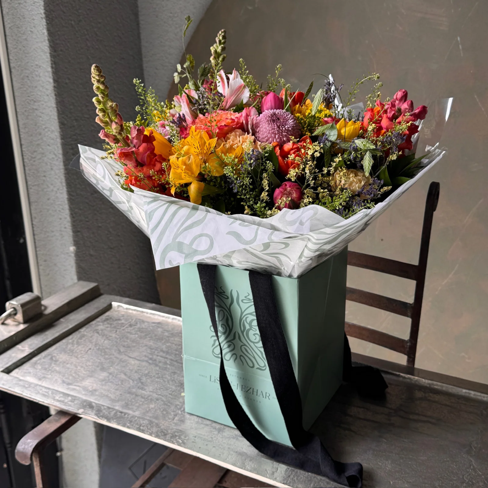 Vermeil Bloom Medium | Renkli Çiçek Buketi - görsel 3