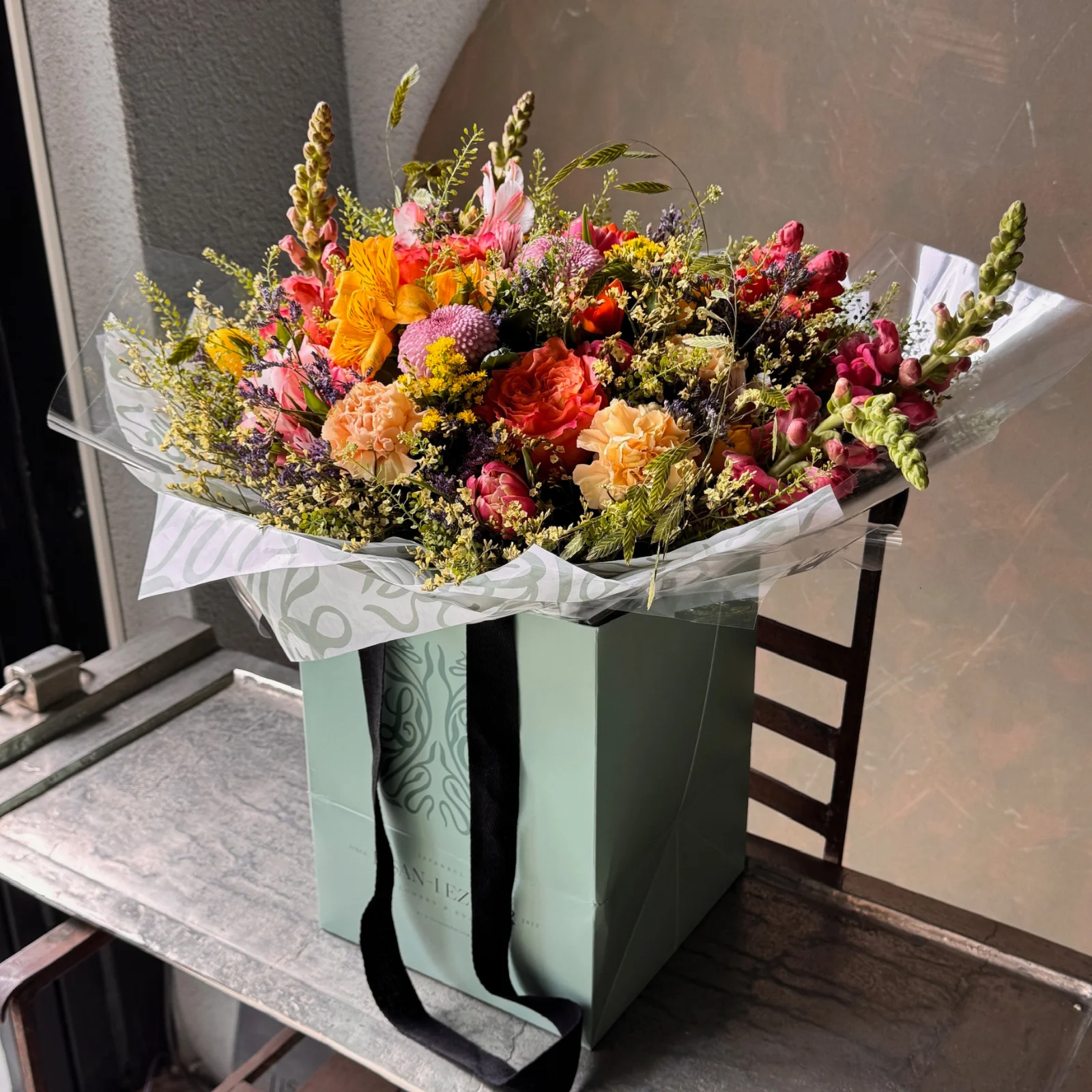 Vermeil Bloom Grand | Büyük Renkli Çiçek Buketi - görsel 3
