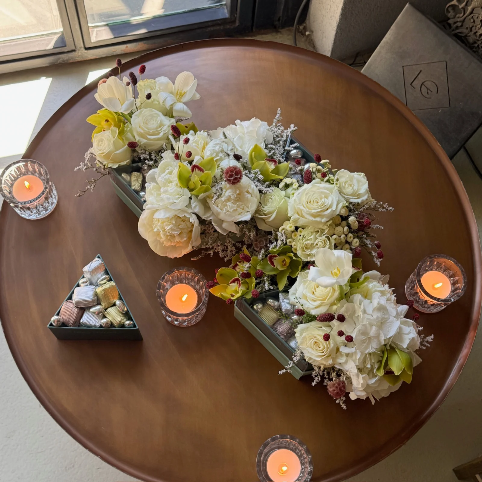 Ivory Celebration | Flower & Chocolate Box — İsteme Çiçeği koleksiyonu No.10 — Lisan-ı Ezhar