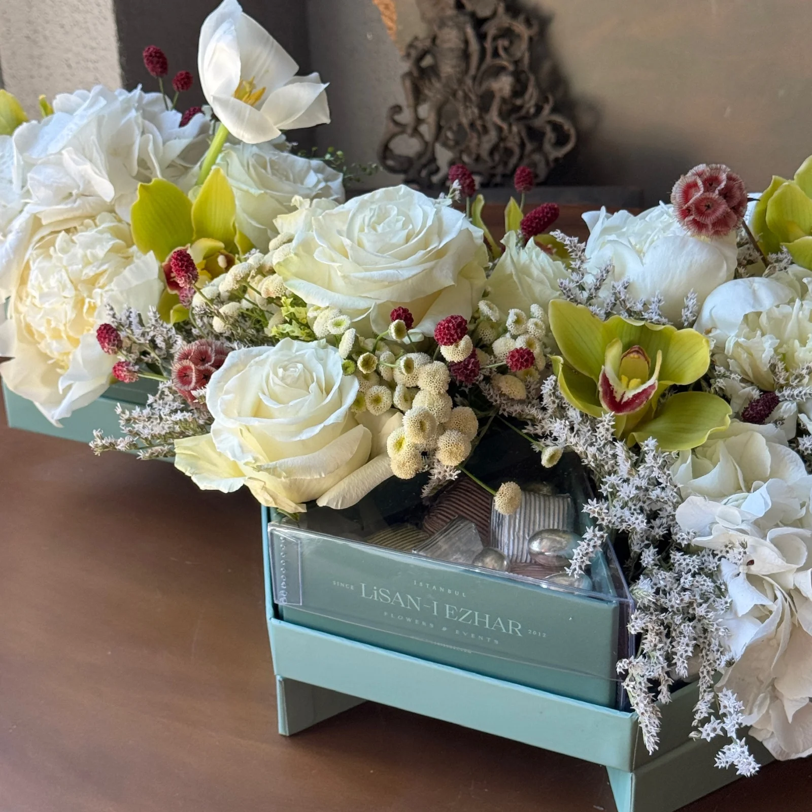 Ivory Celebration | Flower & Chocolate Box - görsel 2