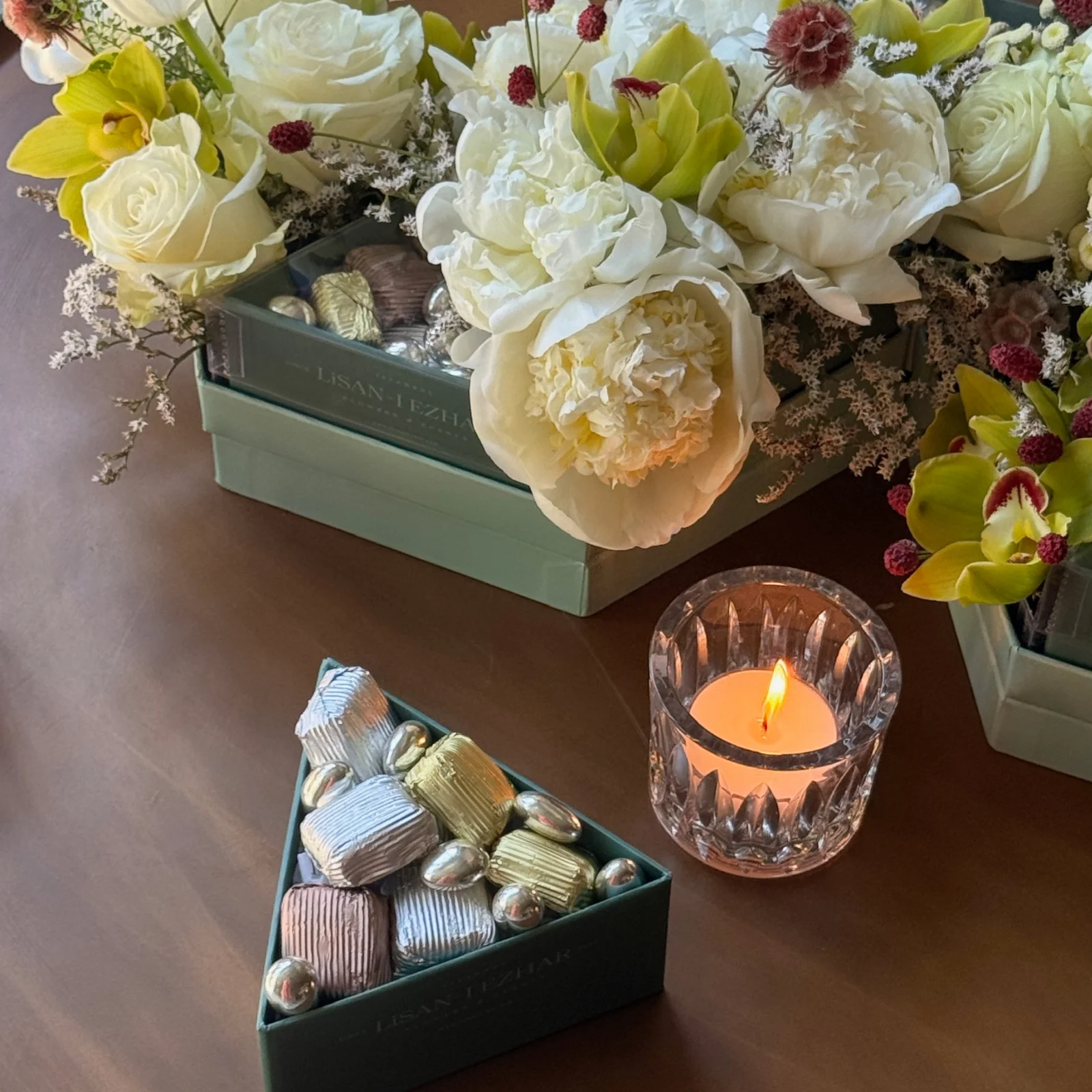 Ivory Celebration | Flower & Chocolate Box - görsel 3