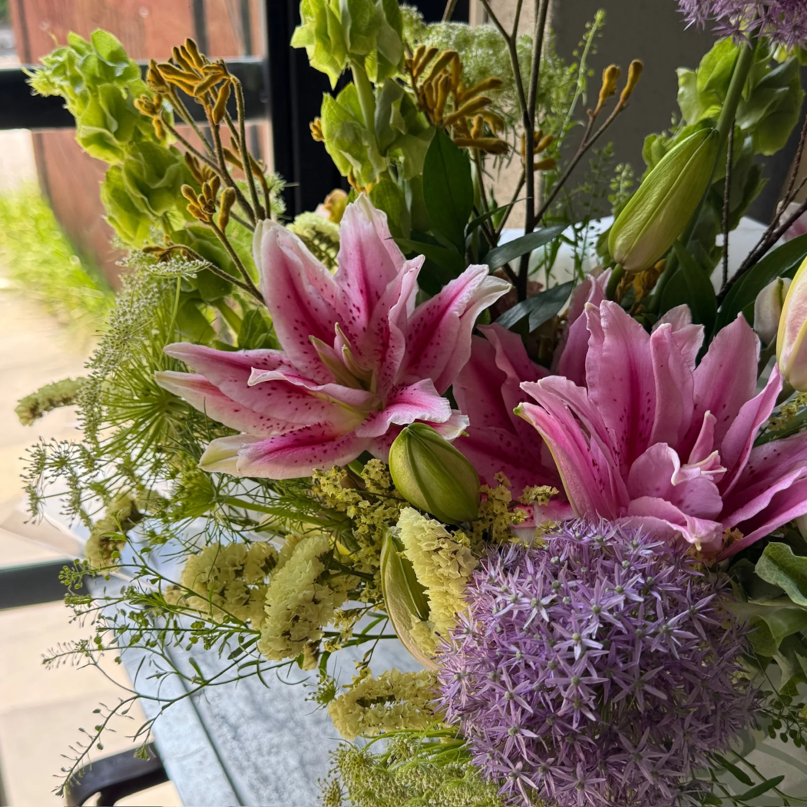 Wild Harmony – Lilyum & Allium Tasarım Buket - görsel 3
