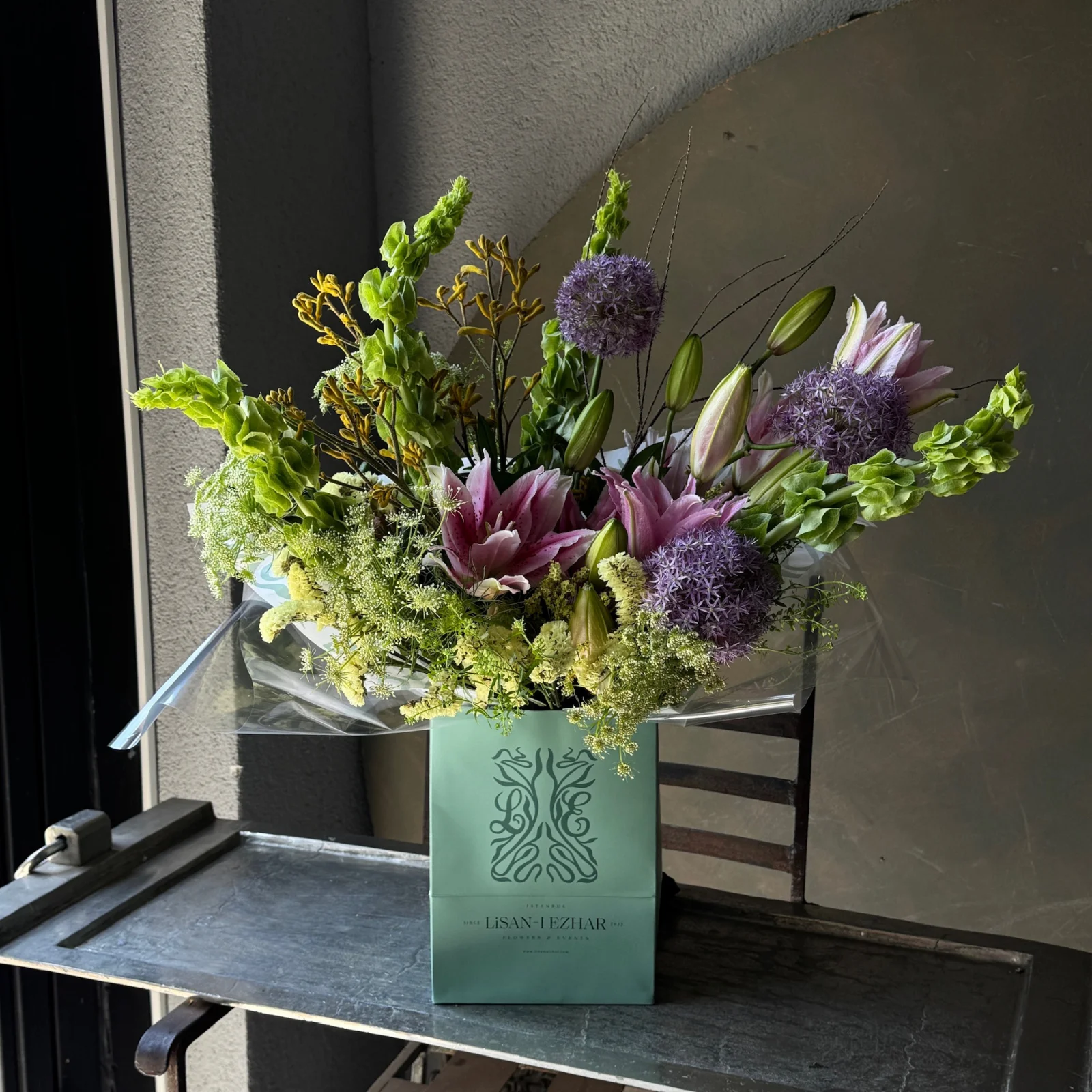 Wild Harmony – Lilyum & Allium Tasarım Buket - görsel 4