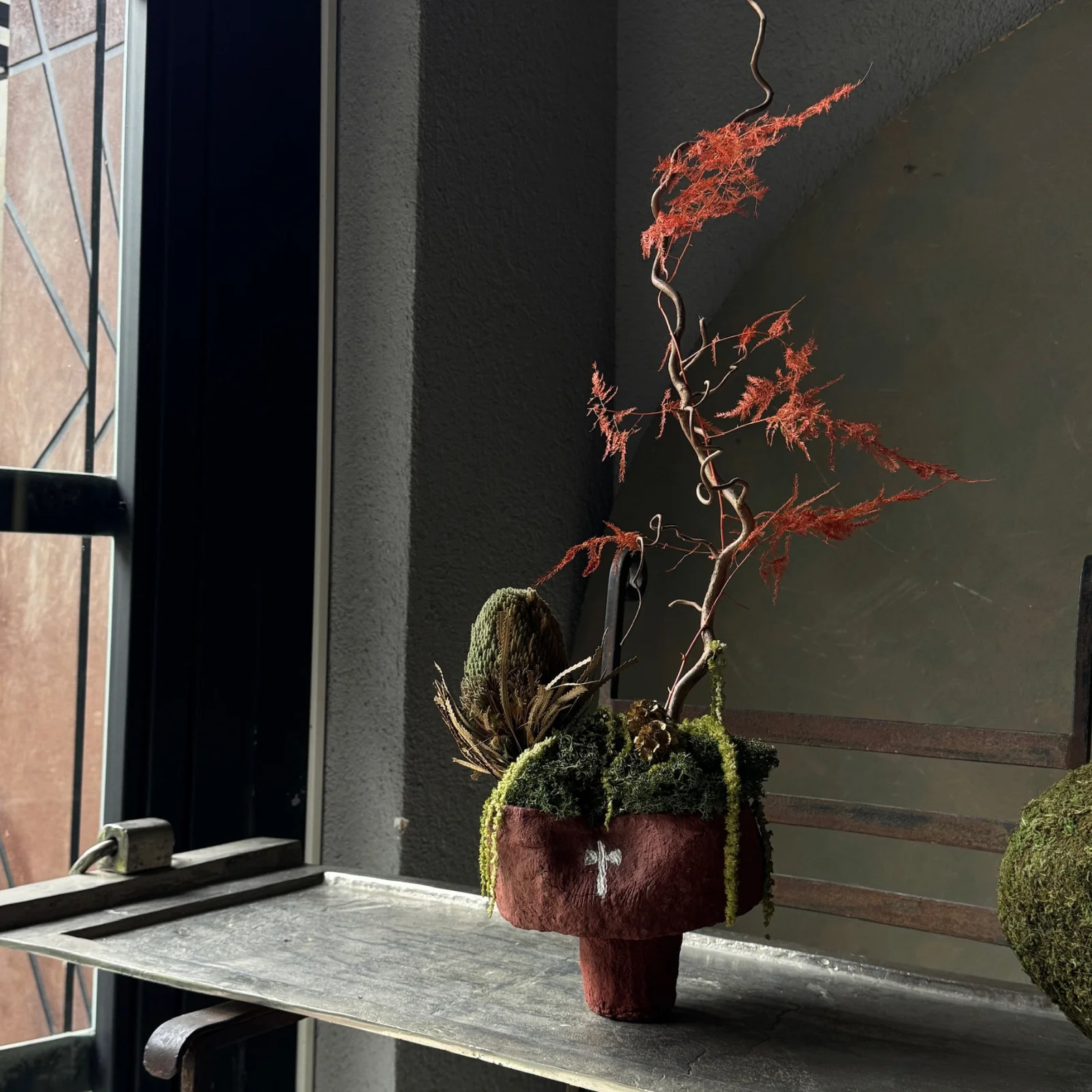 Carian Echoes – Sculptural Botanical Arrangement - görsel 4