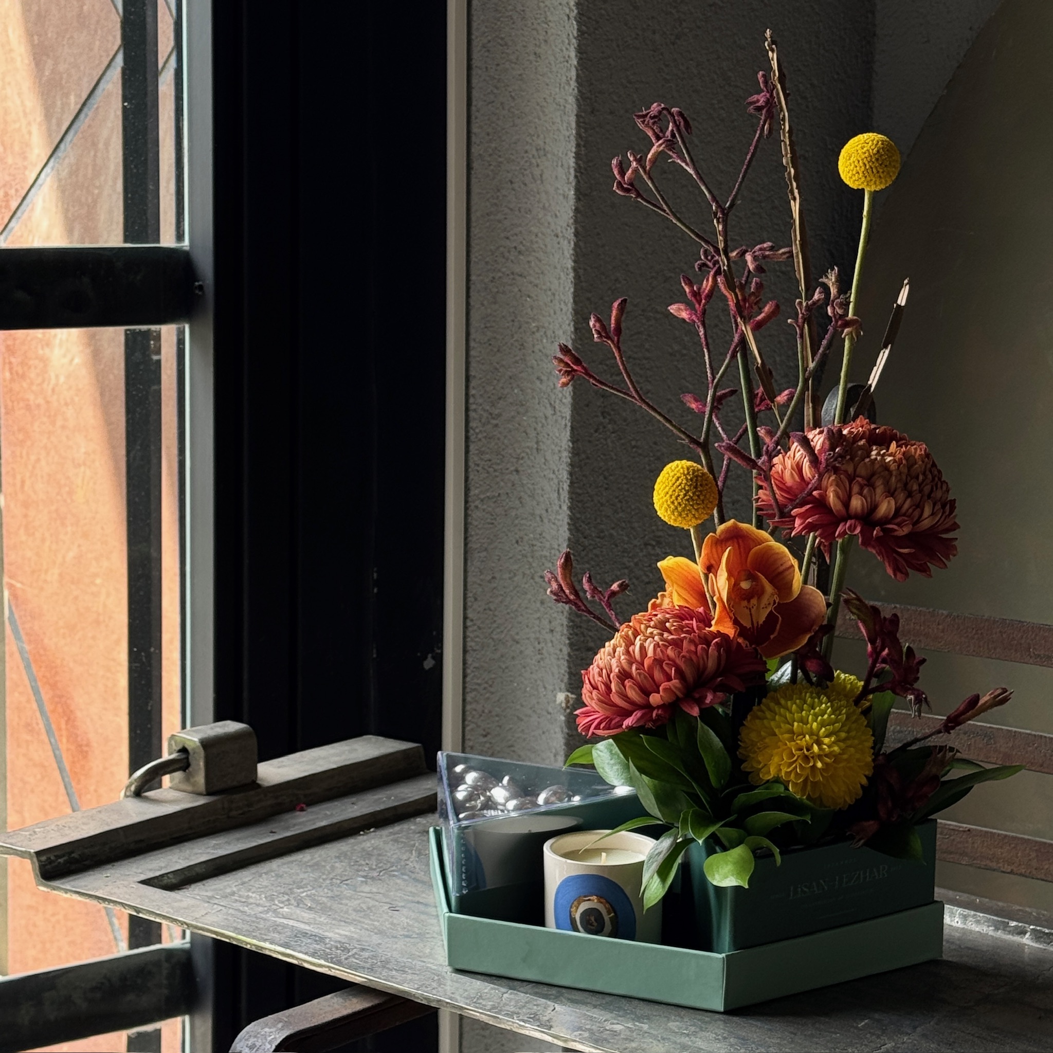 Contrast No:5 | Mürdüm & Sarı Heykelsi Gurme Kutu — BOX of FLOWERS koleksiyonu No.2 — Lisan-ı Ezhar